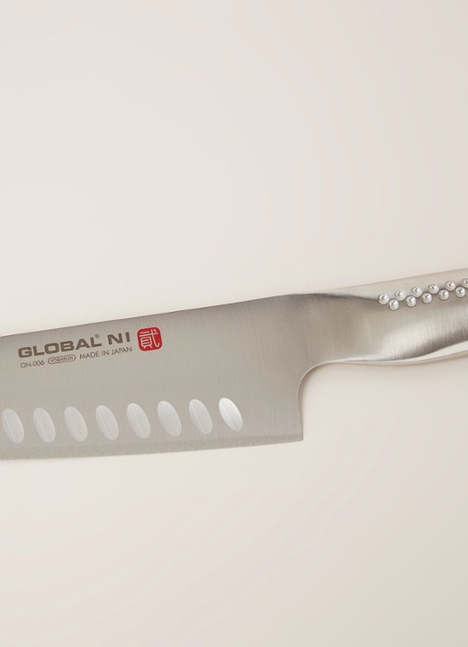 Global GN-006 groente-/hakmes met kuiltjes 18 cm - detail zilver