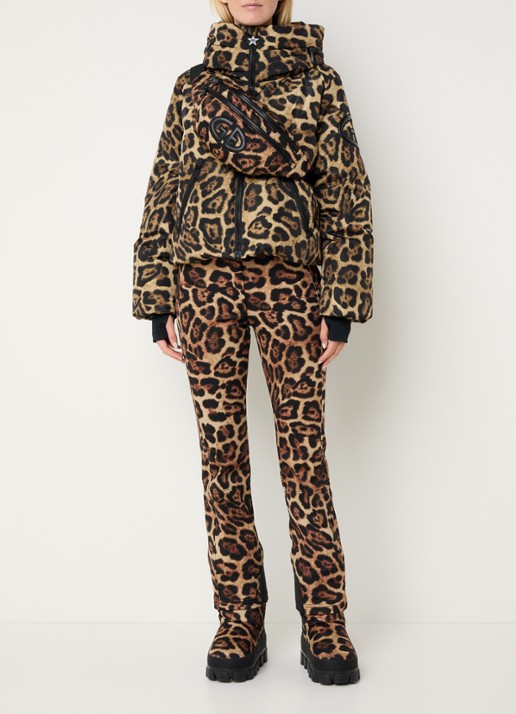 Goldbergh Pantera ski-jas met panterprint en opbergbare capuchon - voorkant 6 camel