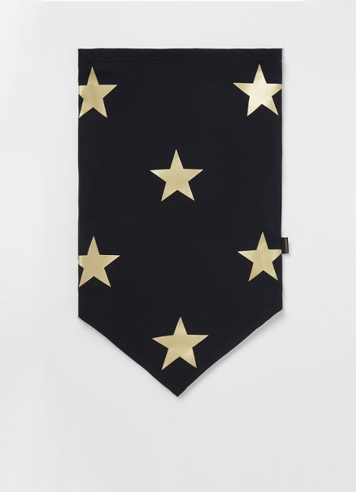 Goldbergh Twinkle colsjaal met sterrenprint - voorkant 2 goud