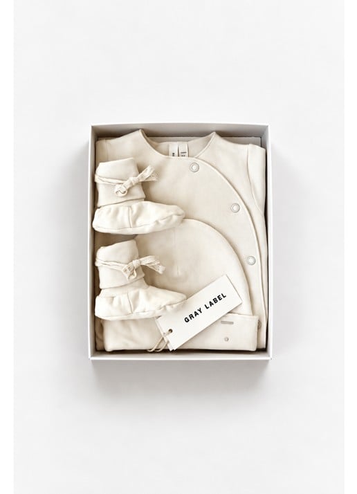 Gray Label Babyschoentje met babypak en muts in giftset
