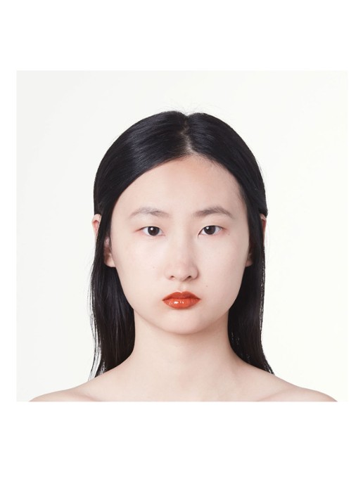Gucci Rouge de Beauté Brillant Glow en Care - lipstick - detail 5 307 louise orange
