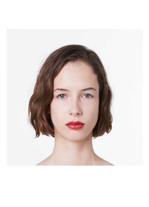 Gucci Rouge de Beauté Brillant Glow en Care - lipstick - detail 7 517 abby maroon red