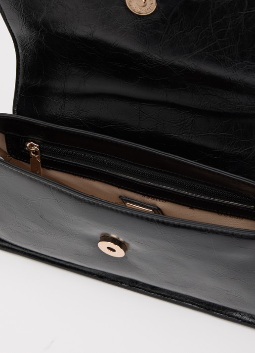 GUESS Xena Flap handtas met logo  - detail zwart