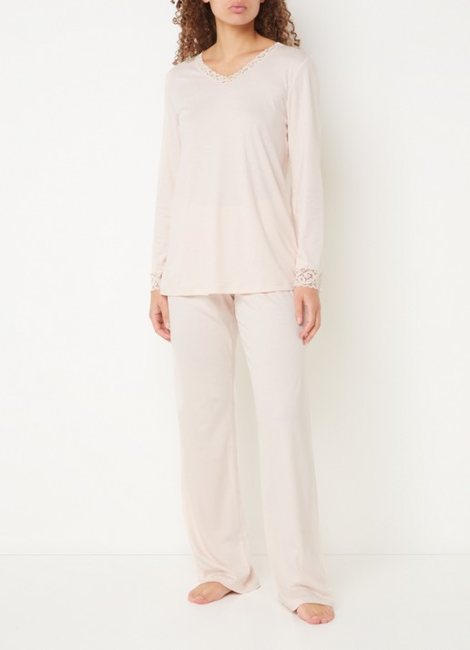 Hanro Moments pyjamaset met details van kant - voorkant 3 lichtroze