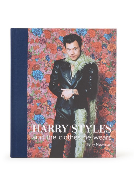Harry Styles and the clothes he wears - voorkant undefined