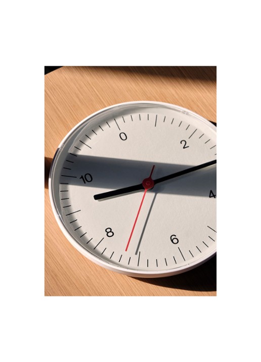 Hay Jasper Morrison wandklok 26,5 cm - voorkant 2 wit