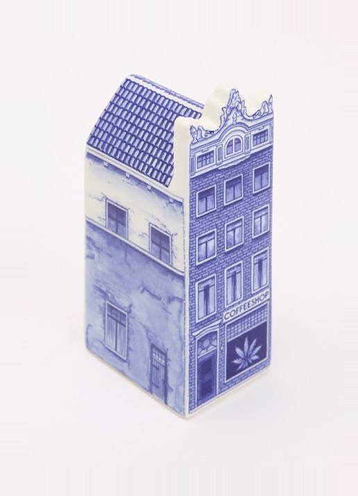 Heinen Delfts Blauw Coffeeshop Grachtenpand ornament 14 cm - voorkant 2 blauw