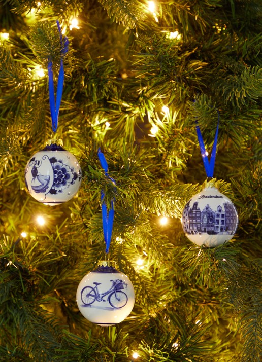 Heinen Delfts Blauw Fiets kerstbal 7 cm - voorkant 3 donkerblauw