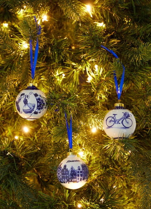 Heinen Delfts Blauw Grachtenpandjes kerstbal 7 cm - voorkant 3 donkerblauw