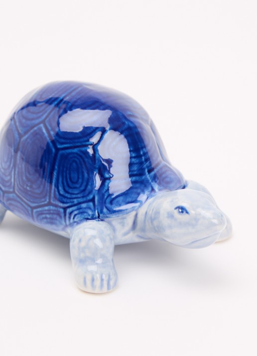 Heinen Delfts Blauw Schildpad ornament 6 cm - voorkant 2 donkerblauw