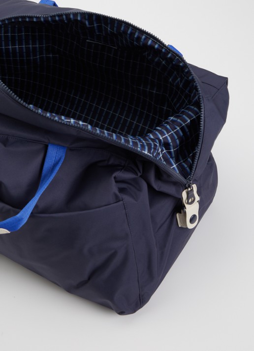Herschel Supply Maia weekendtas met 16 inch laptopvak en afneembare schouderriem  - detail blauw