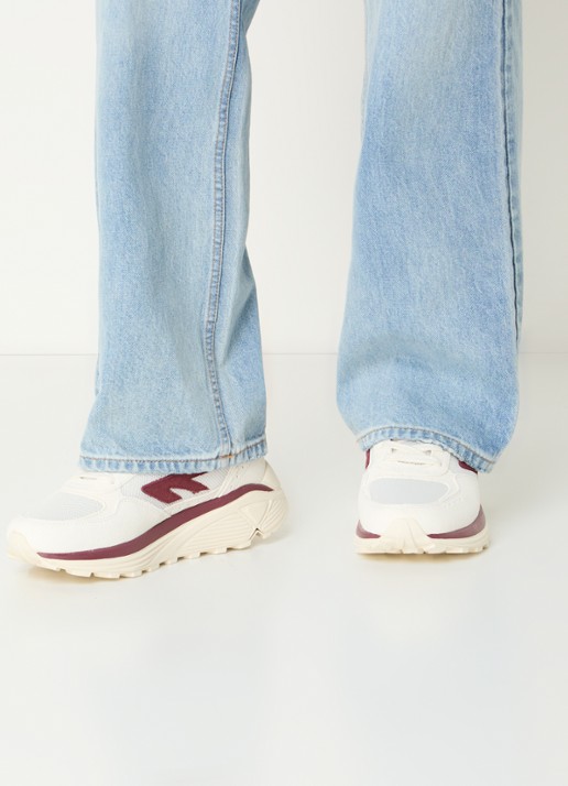 Hi-Tec Shadow sneaker met suède details - voorkant 2 donkerrood