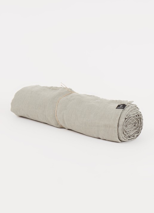 Himla Sunshine tafelkleed van linnen 145 x 330 cm - voorkant 3 olijfgroen