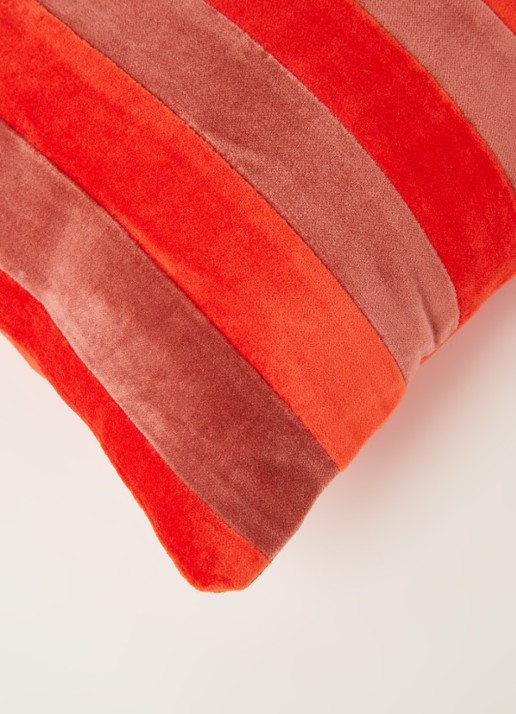 HKliving Striped Velvet sierkussen 30 x 50 cm - detail steenrood