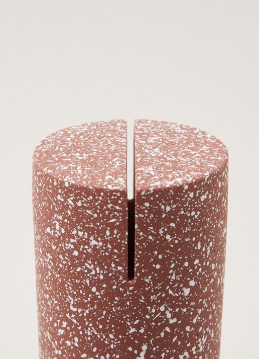HKliving Terrazzo Cylinder fotostandaard - detail 3 donkerrood