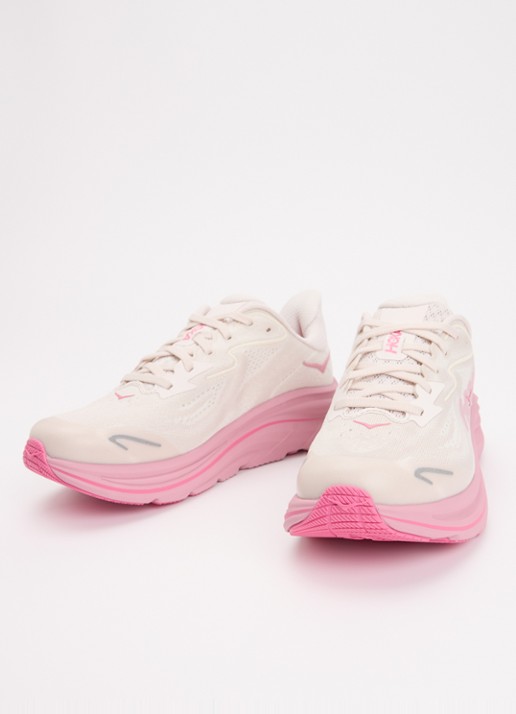HOKA Clifton 10 hardloopschoen met gebreid bovenwerk en logo - detail creme