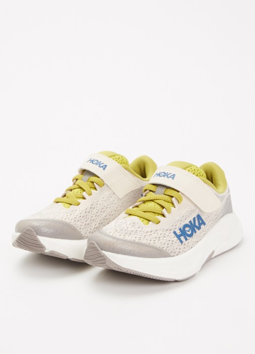 HOKA Rincon 4 hardloopschoen met gebreid bovenwerk en logo - voorkant 2 lichtgrijs