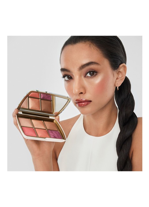 Hourglass Ambient Lighting Edit Unlocked - Limited Editon make- up palette - detail 2 swan