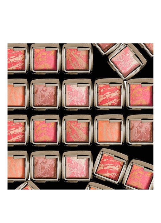 Hourglass AMBIENT™ Lighting Blush - detail 3 ethereal glow