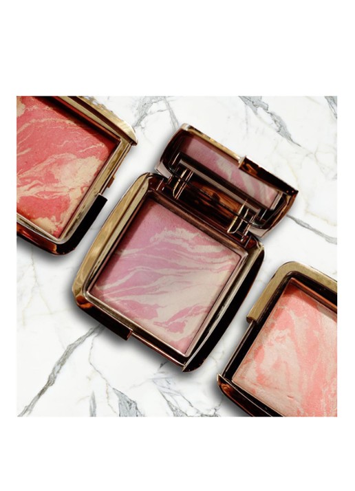 Hourglass AMBIENT™ Lighting Blush - detail 4 ethereal glow