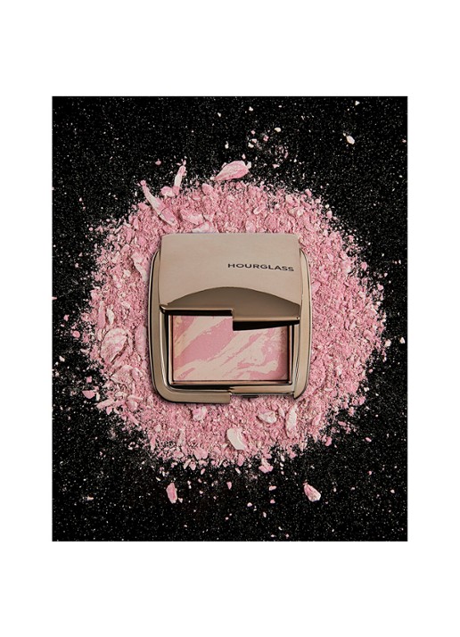 Hourglass AMBIENT™ Lighting Blush - detail 5 ethereal glow