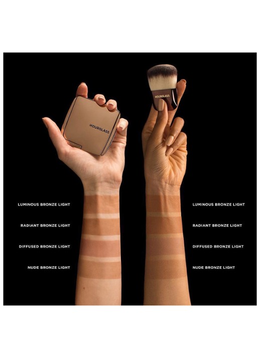 Hourglass AMBIENT™ Lighting Bronzer - detail 4 radiant bronze light