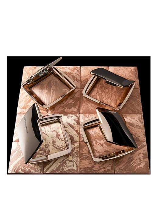 Hourglass AMBIENT™ Lighting Bronzer - detail 6 radiant bronze light
