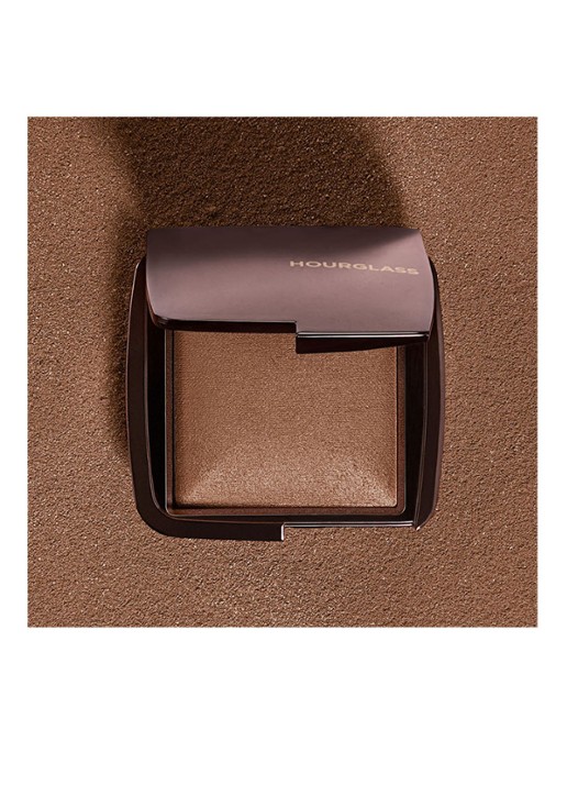 Hourglass AMBIENT™ Lighting Finishing Powder - bronzer - detail 2 eternal light