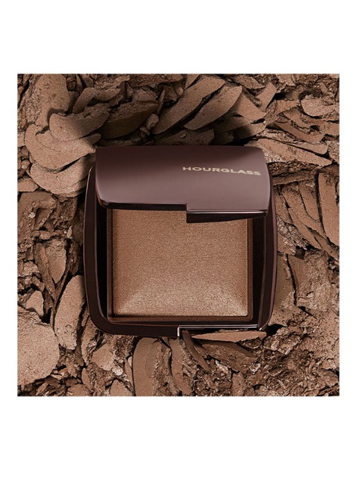Hourglass AMBIENT™ Lighting Finishing Powder - bronzer - detail 3 eternal light