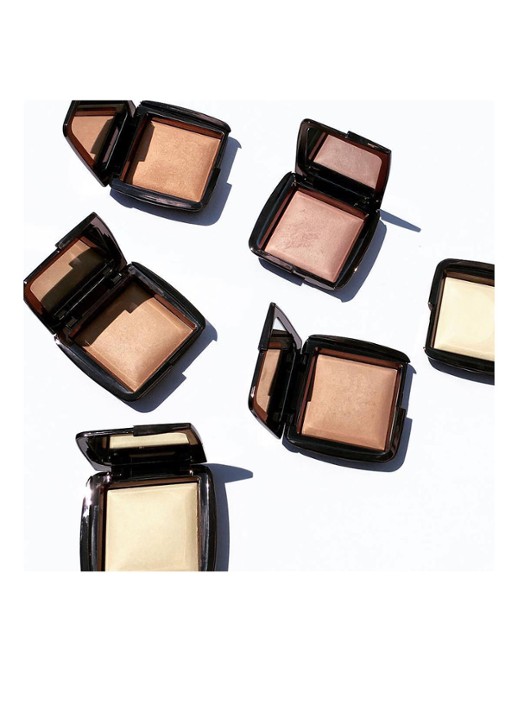 Hourglass AMBIENT™ Lightning Finishing powder - lichtreflecterend poeder - detail 6 diffused light