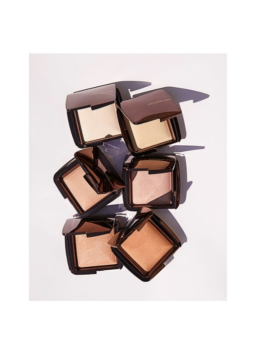Hourglass AMBIENT™ Lightning Finishing powder - lichtreflecterend poeder - detail 7 diffused light