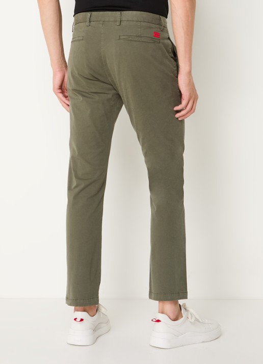 HUGO David slim fit chino met stretch - achterkant 3 bronsgroen