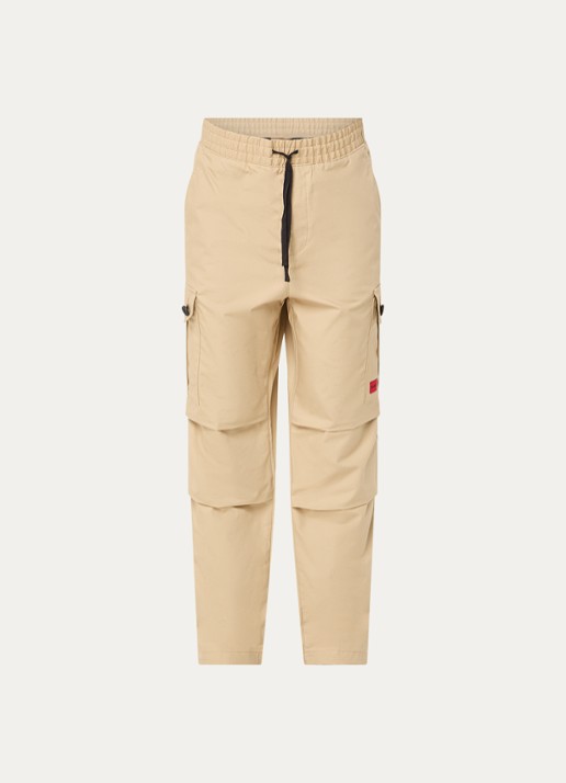 HUGO Garlo233 tapered fit cargobroek met logo - voorkant 3 beige