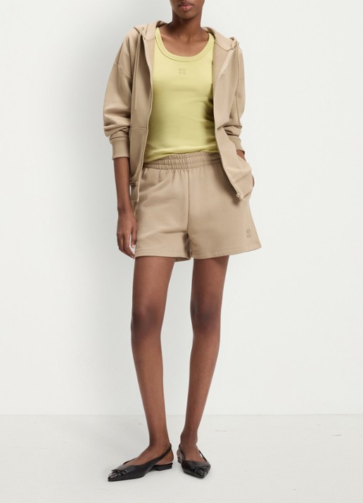 HUGO Ninoosta high waist straight fit korte joggingbroek met logoborduring - voorkant 3 light/pastel brown-232 / bruin