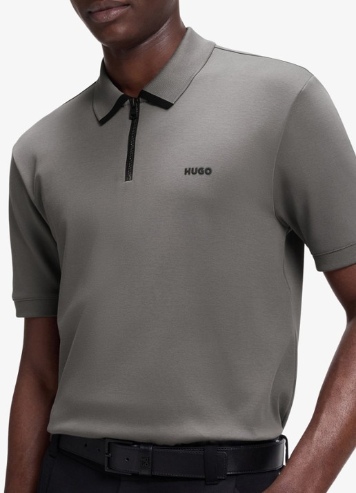 HUGO Polo van katoenpiqué met contrastlogo - detail 2 dark grey-025 / grijs