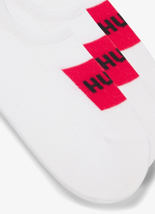 HUGO Set van drie paar onzichtbare sokken met rode logolabels - voorkant 4 wit