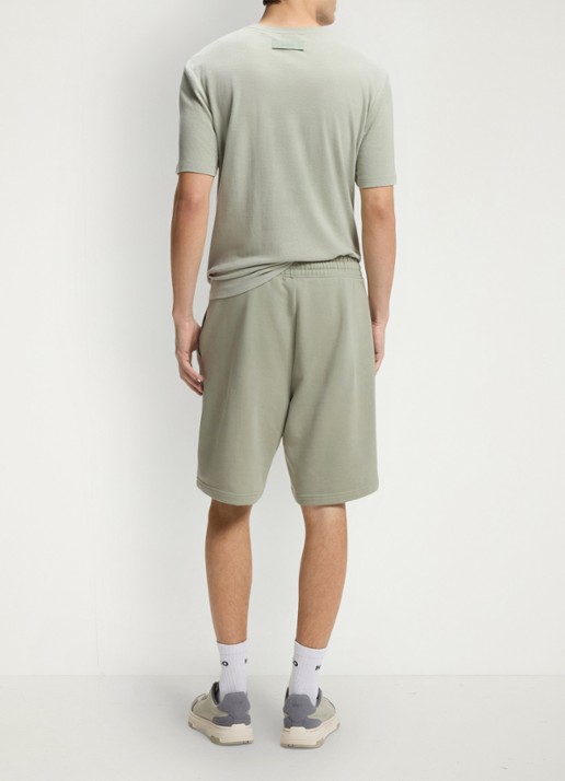 HUGO Short van katoenen sweatstof met logoprint - achterkant 5 light/pastel green-337 / groen