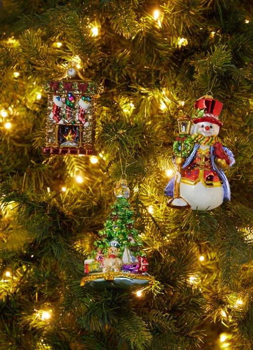 Huras Family Christmas Tree On Pillow kersthanger 18 cm - voorkant 2 groen