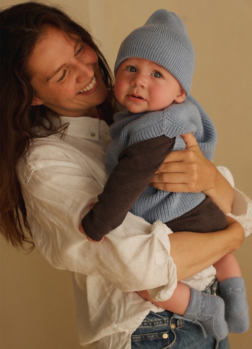 Hvid Fonzie Newborn muts van merino wol - voorkant 2 lichtblauw