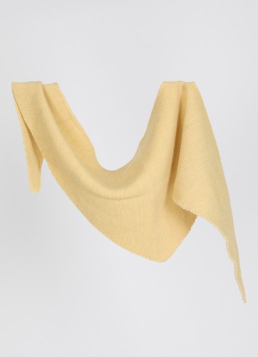 Hvid Josephina grofgebreide sjaal van merino wol 135 x 35 cm - detail 3 lichtgeel