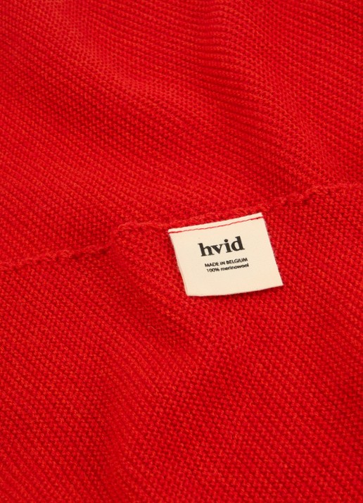Hvid Josephina grofgebreide sjaal van merino wol 135 x 35 cm - detail 2 rood