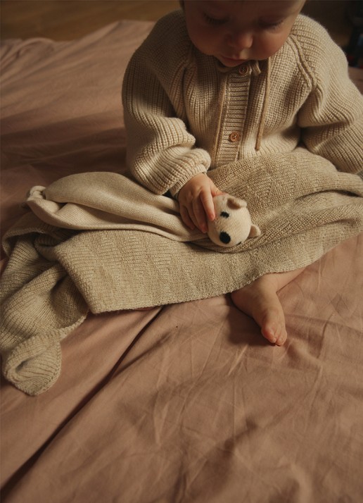 Hvid Teddy Tokki knuffeldoekje van merino wol 35 cm - voorkant 2 beige