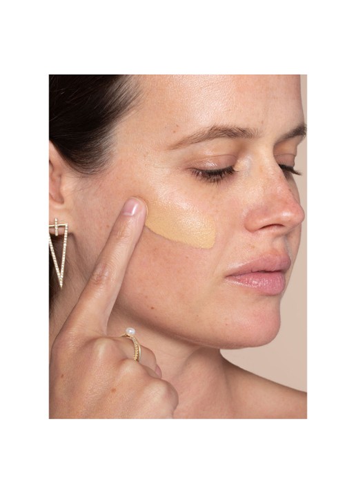 ILIA Beauty Super Serum Skin Tint Broad Spectrum SPF30 - getint serum - detail 4 shela - st8