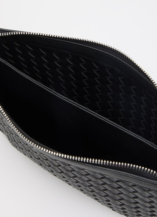 Ilse Jacobsen Gevlochten clutch met afneembare schouderriem - detail 2 zwart