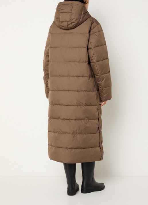 Ilse Jacobsen Longline puffer jack met capuchon - achterkant 3 bruin