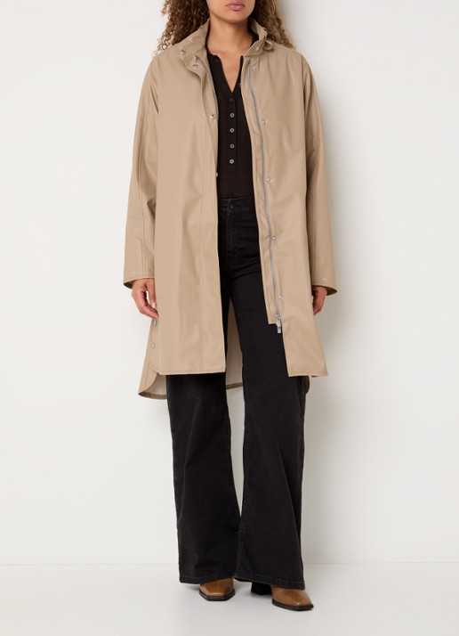 Ilse Jacobsen Regenjas met capuchon en steekzakken - voorkant 3 beige