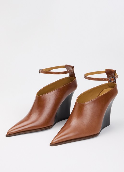 IRO Fauve pump van leer - detail 3 cognac