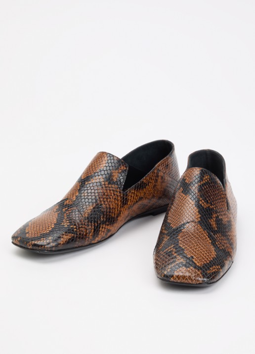 IRO Loafer van geitenleer met slangenprint - detail 3 bruin