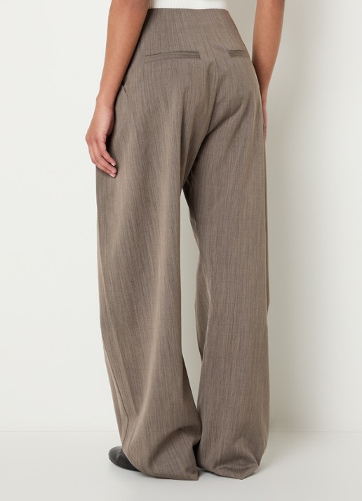 IRO Sauge high waist wide fit pantalon in wolblend met steekzakken - achterkant 3 donkerbeige