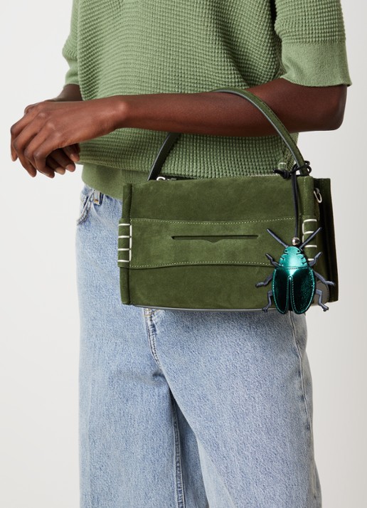 J.W. Anderson Beetle tasbedel van kalfsleer met metallic finish - voorkant 2 groen